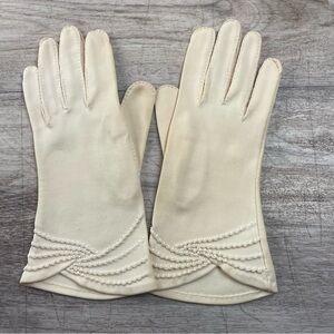 Vintage Women’s Crescendoe Gloves White Bead Accents Size 6 Wrist Length